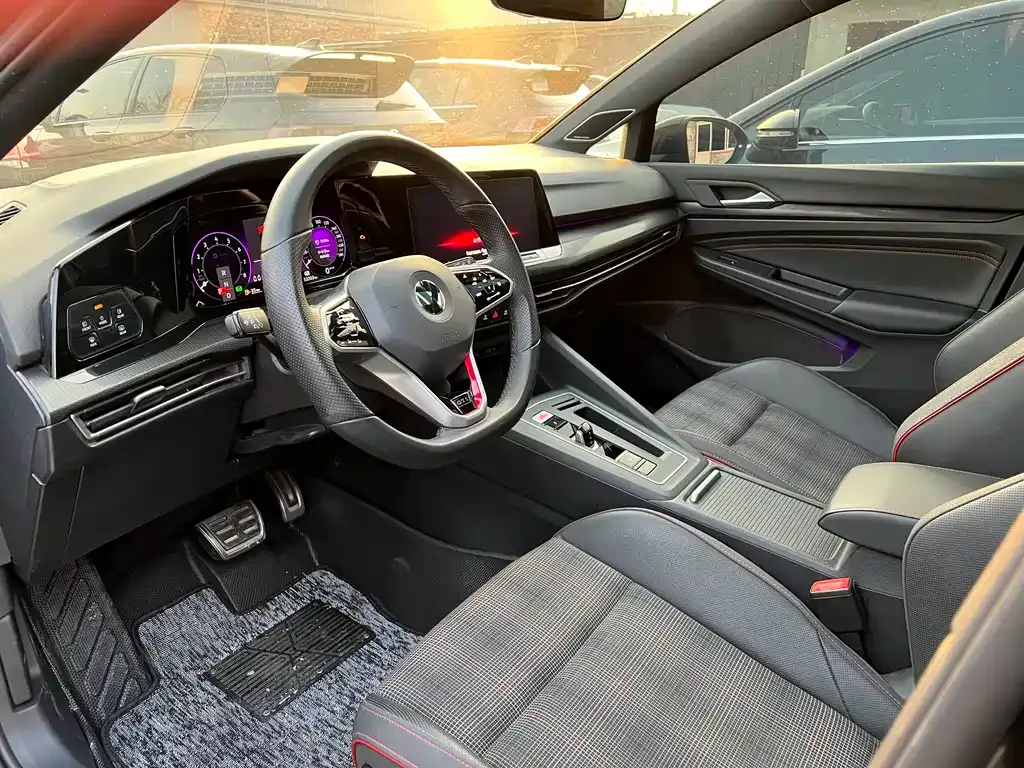 Volkswagen Golf GTI — фото 8