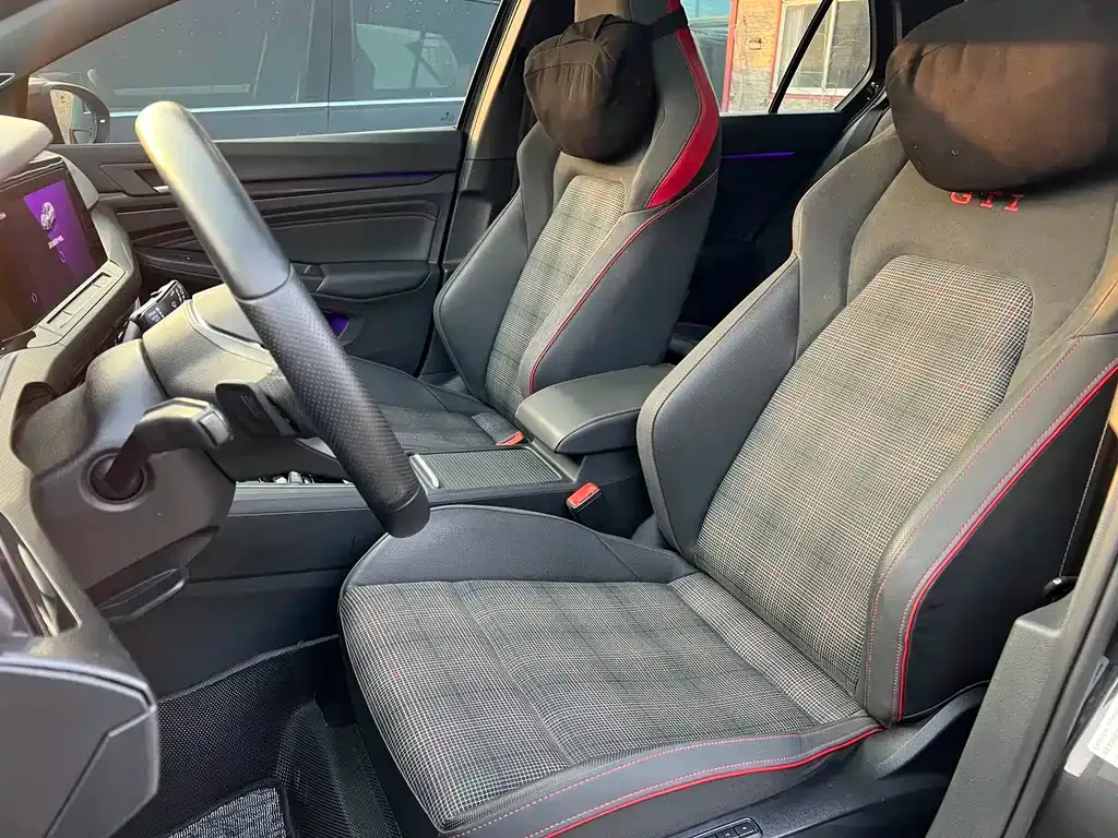 Volkswagen Golf GTI — фото 10