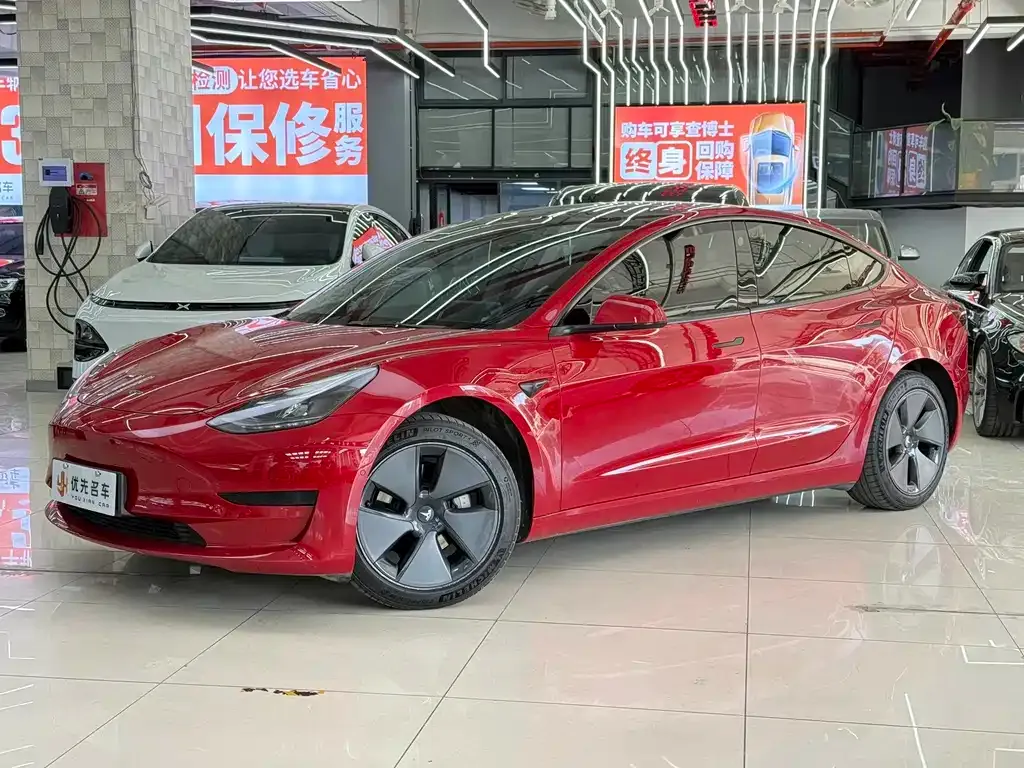 Tesla Model 3 — фото 1