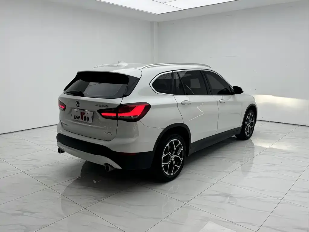 BMW X1 — фото 9