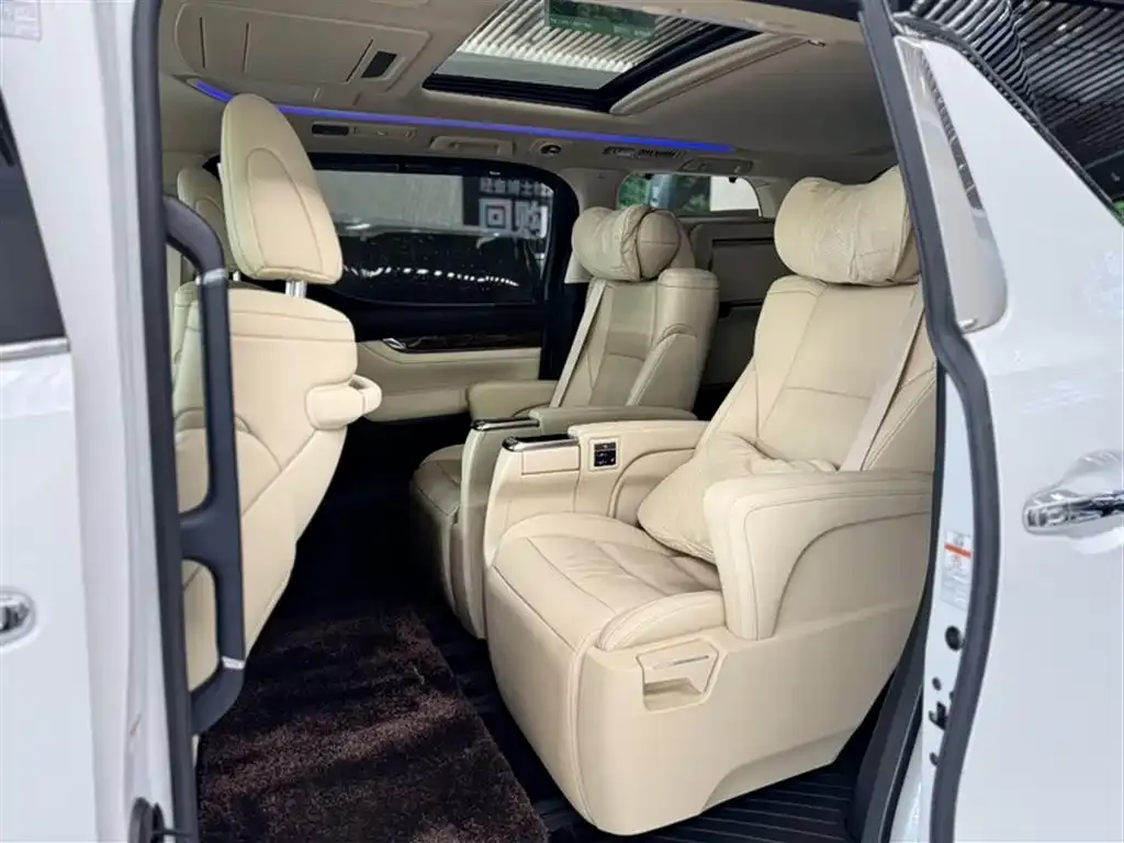 Toyota Alphard — фото 3