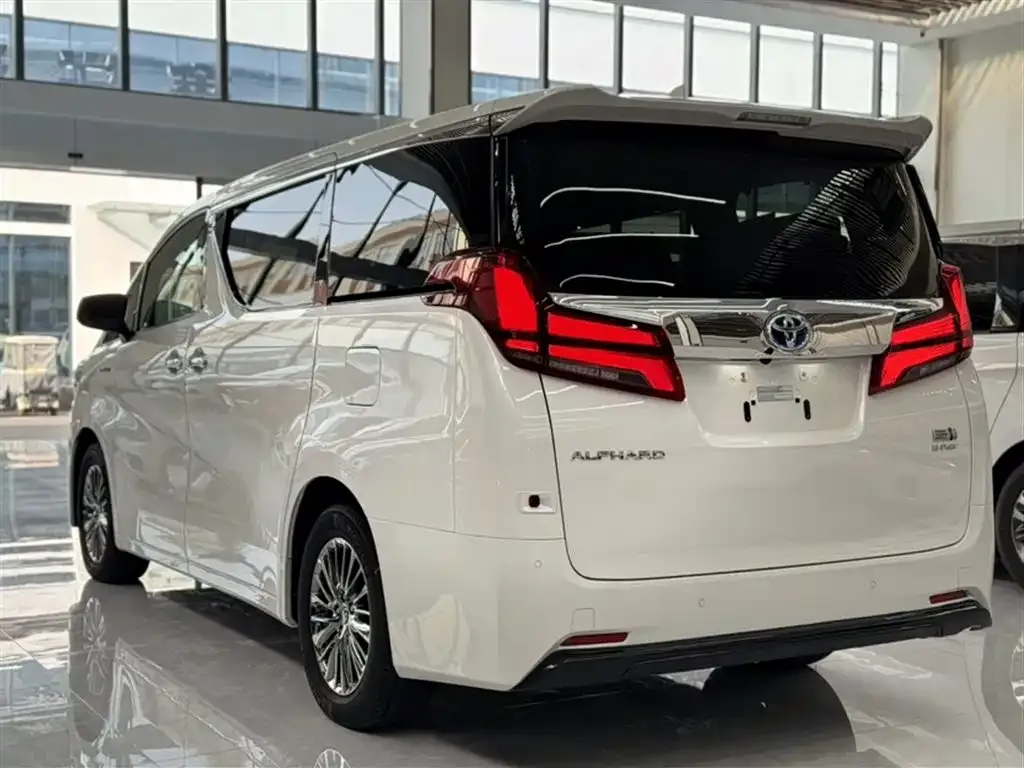 Toyota Alphard — фото 6