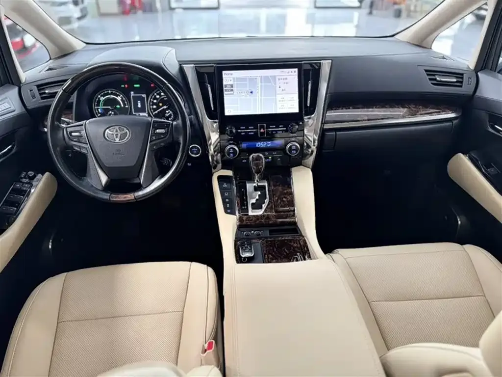 Toyota Alphard — фото 10