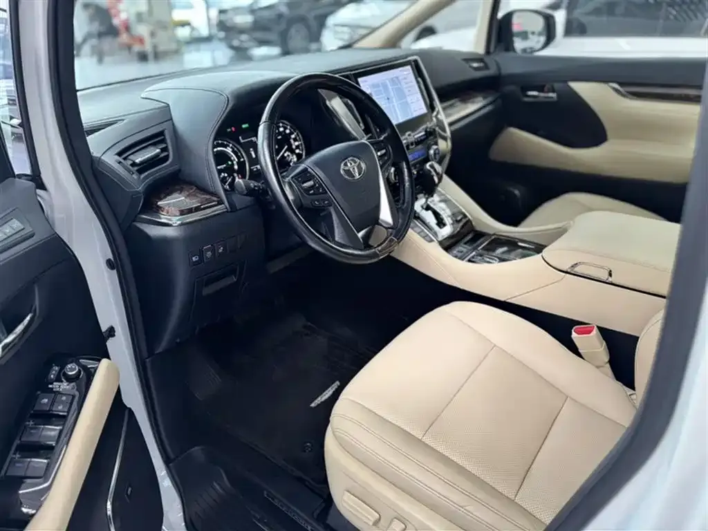 Toyota Alphard — фото 7