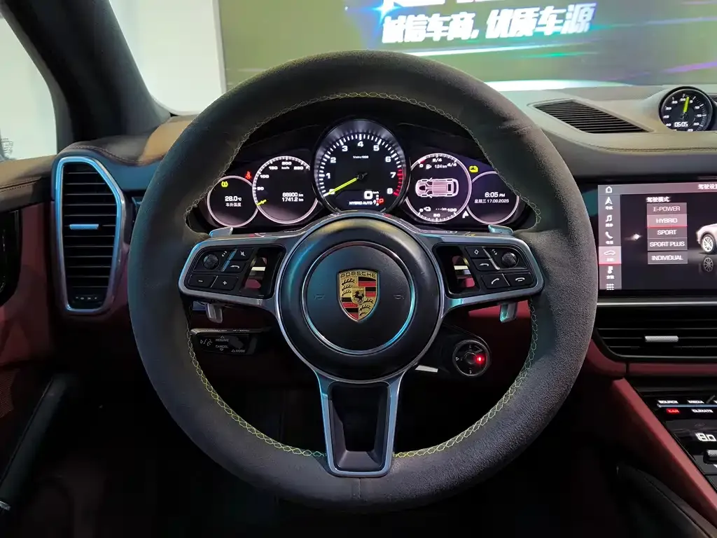 Porsche Cayenne Hybrid — фото 10