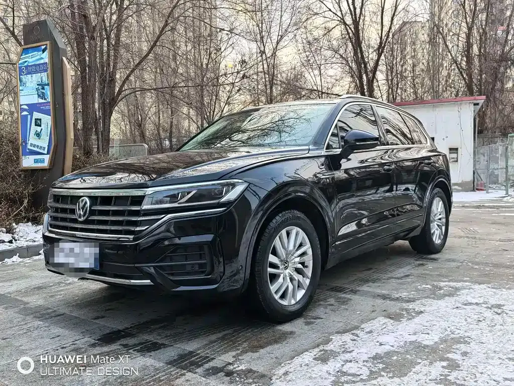 Volkswagen Touareg — фото 1