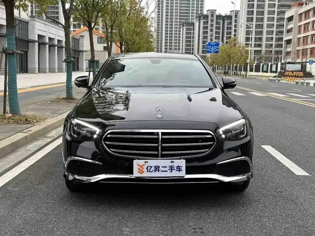 Mercedes-Benz E-Class — фото 7