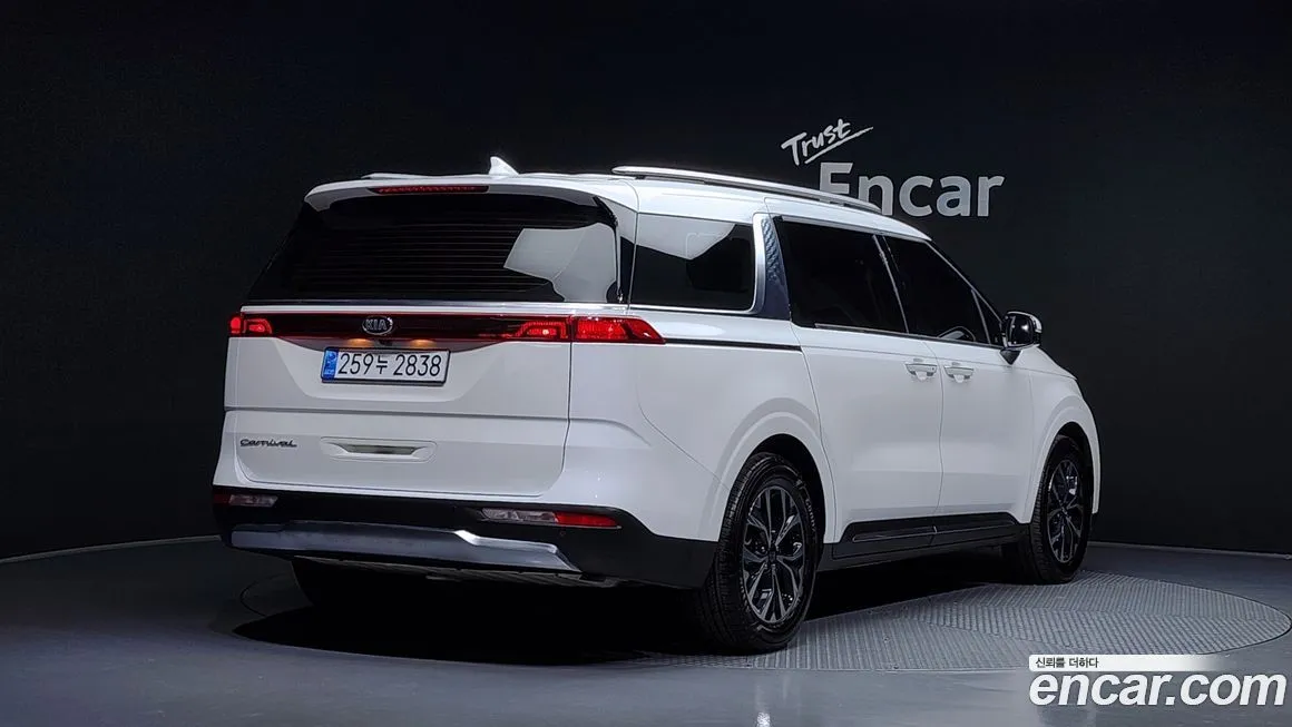 Kia Carnival — фото 4
