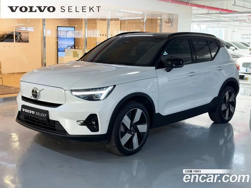 Volvo XC40 — фото 1