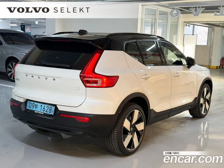 Volvo XC40 — фото 5