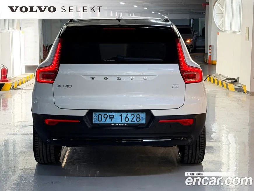 Volvo XC40 — фото 7