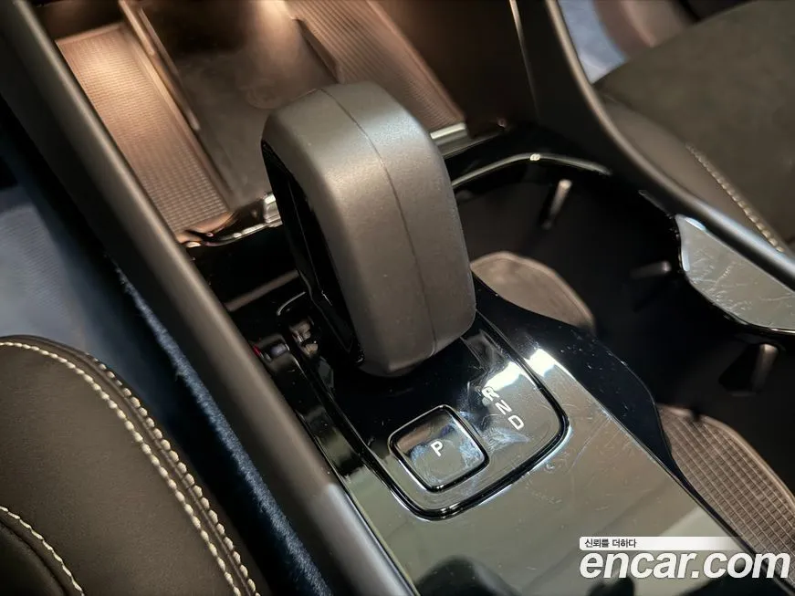Volvo XC40 — фото 10