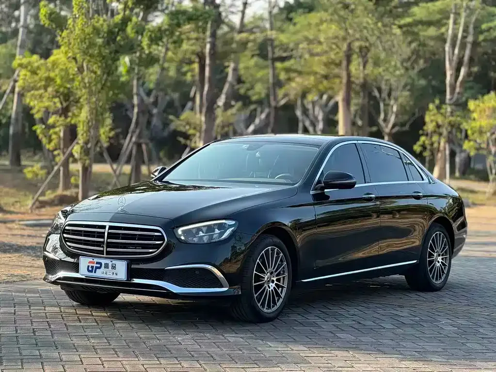 Mercedes-Benz E-Class — фото 1