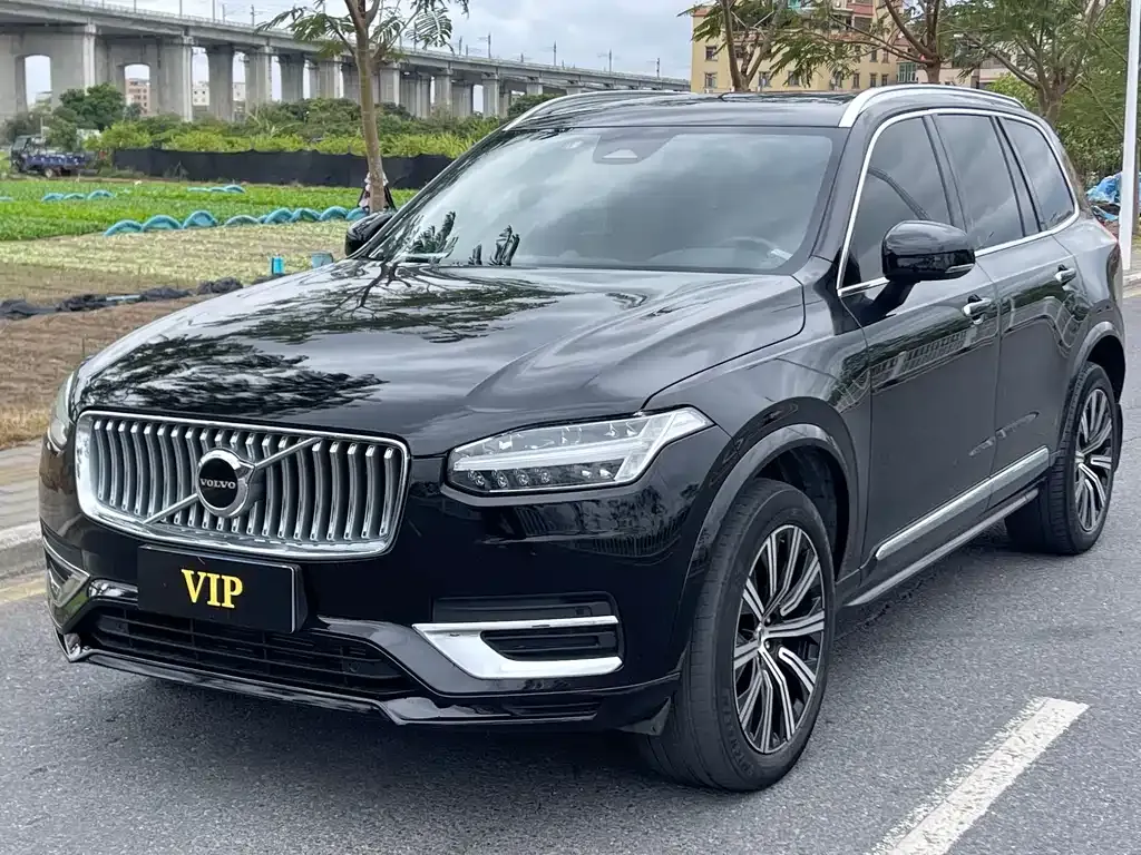Volvo XC90 — фото 1