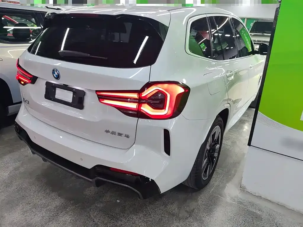 BMW iX3 — фото 9