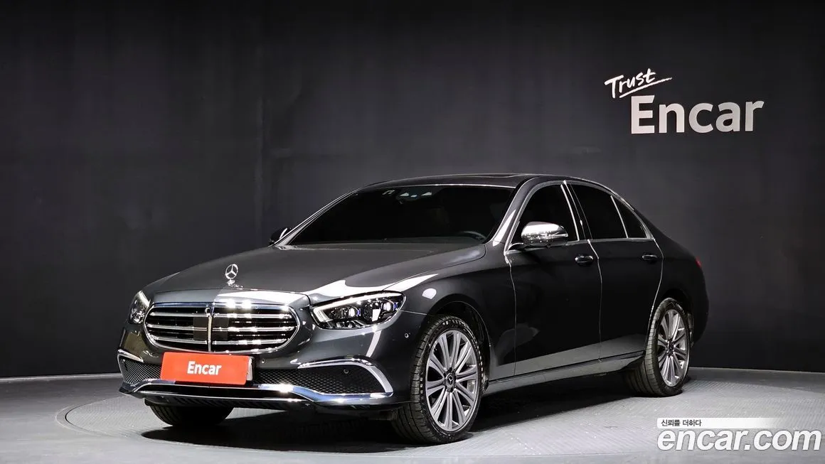Mercedes-Benz E-Class — фото 1