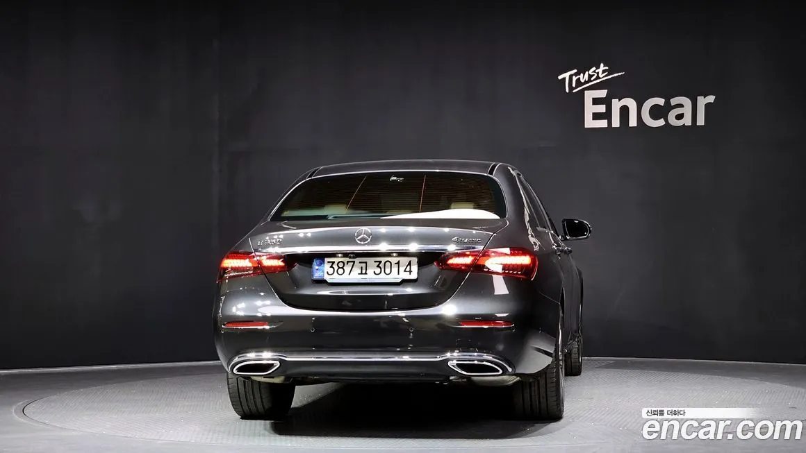 Mercedes-Benz E-Class — фото 4