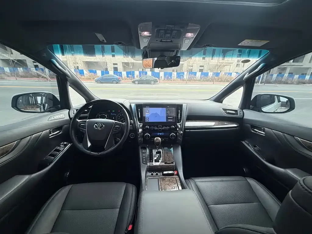Toyota Vellfire — фото 3