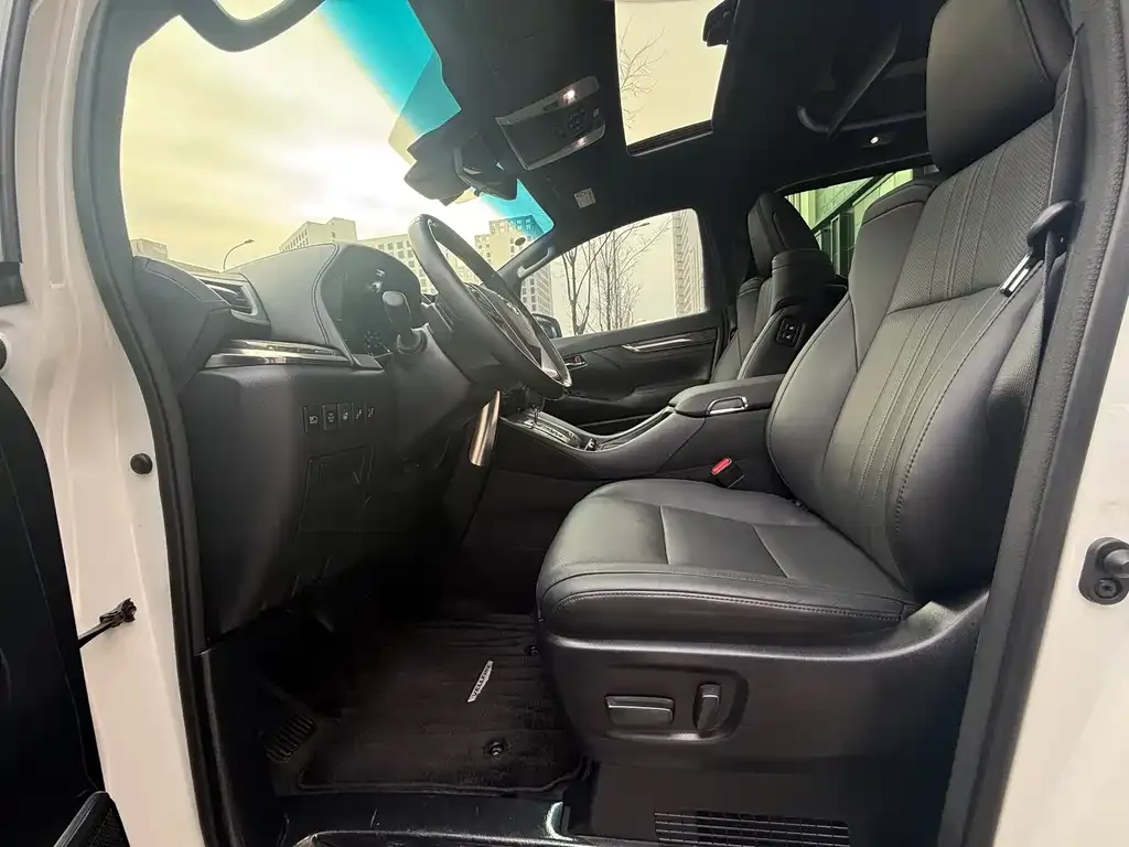 Toyota Vellfire — фото 4