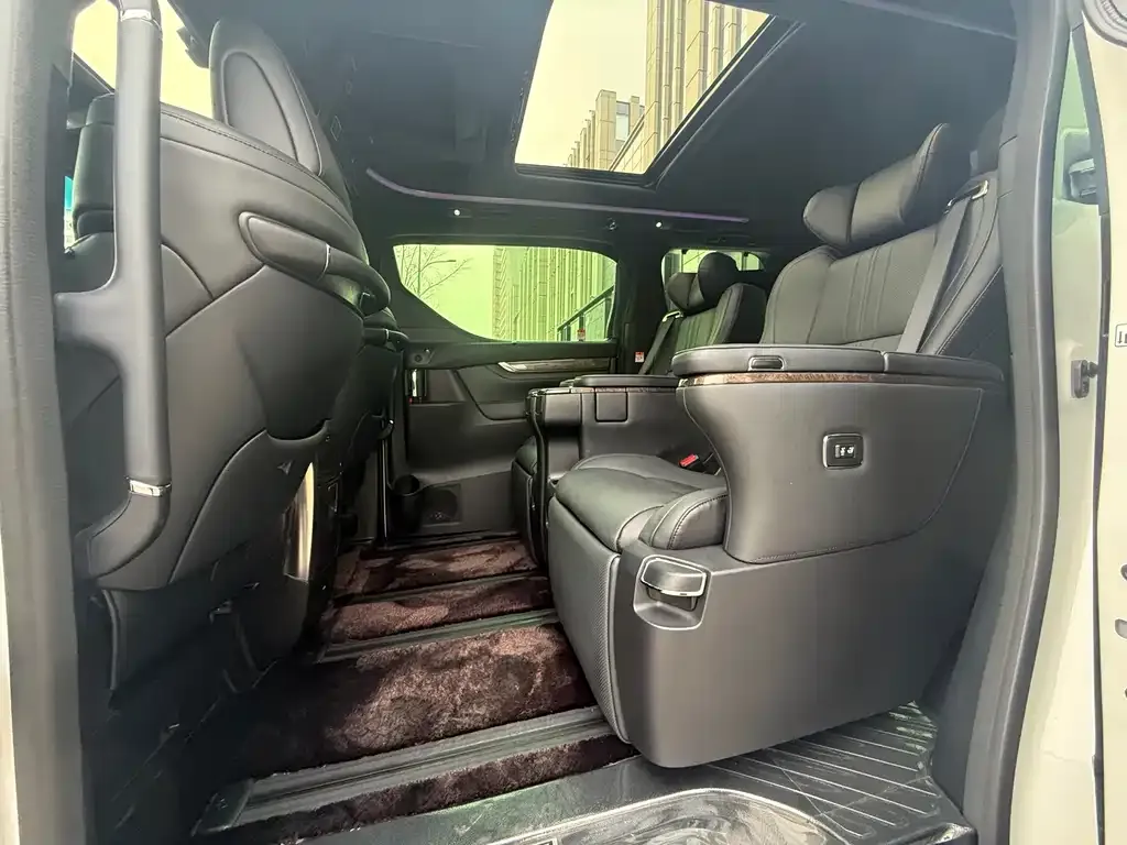 Toyota Vellfire — фото 6