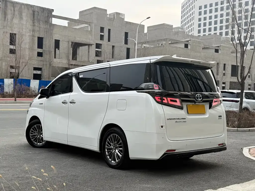 Toyota Vellfire — фото 7
