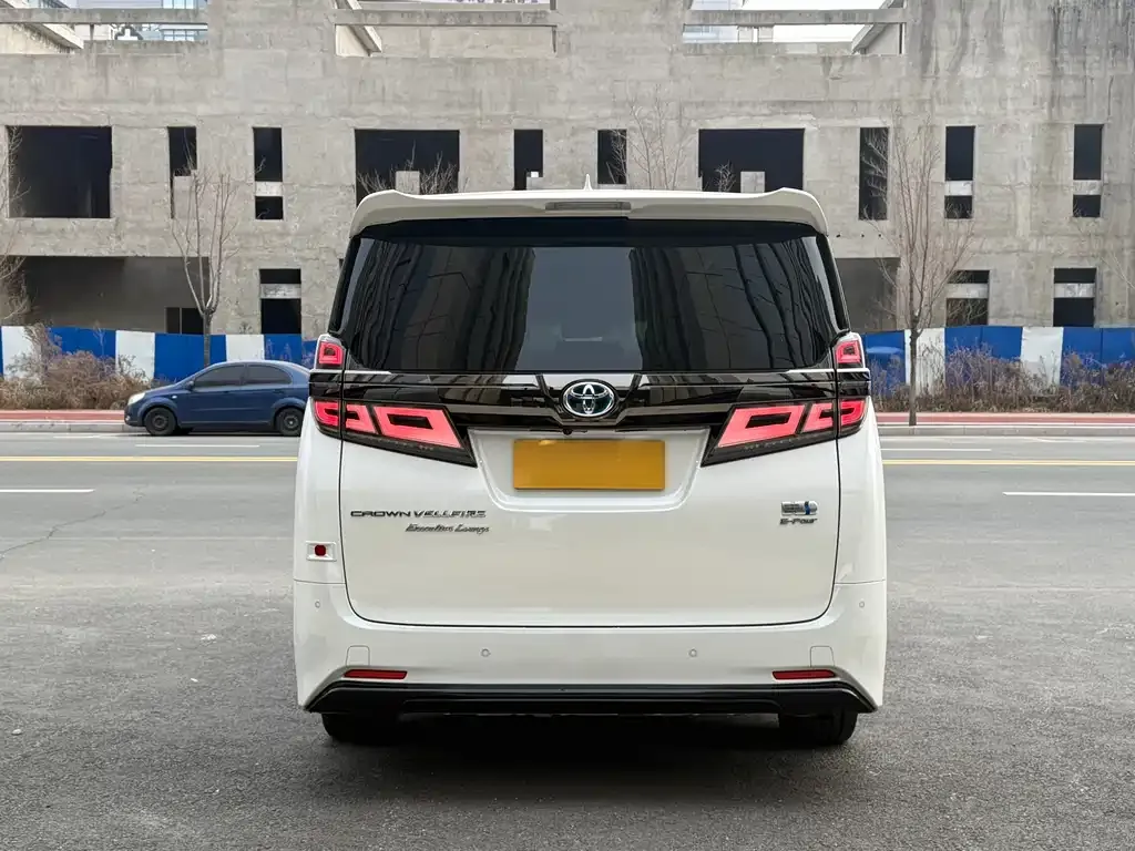 Toyota Vellfire — фото 5