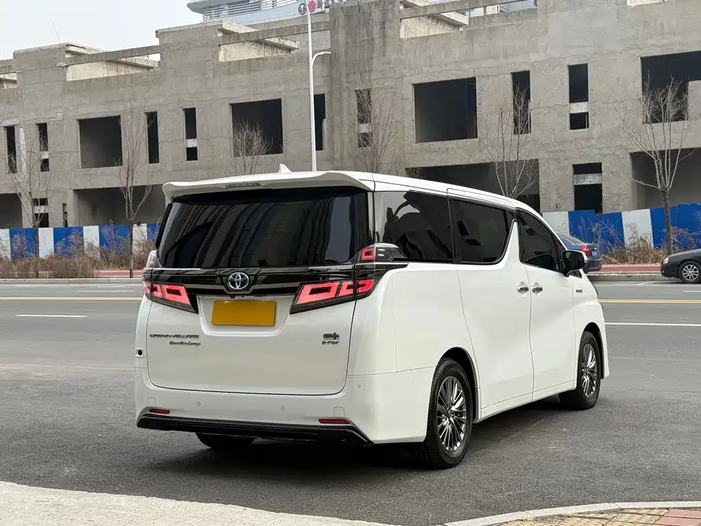 Toyota Vellfire — фото 8