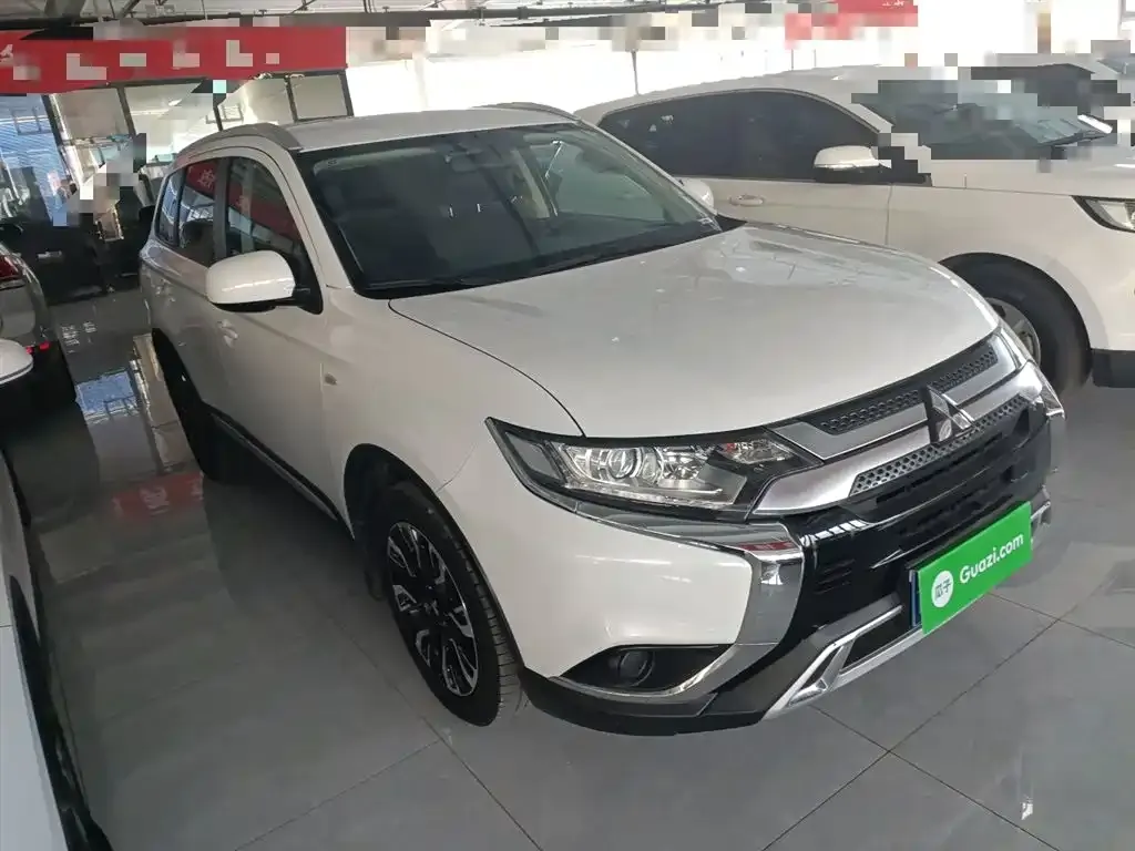 Mitsubishi Outlander — фото 10