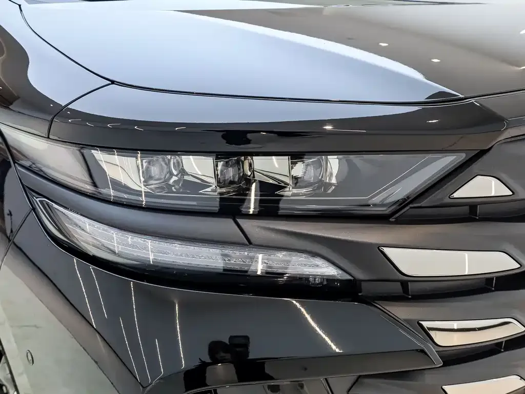 Toyota Vellfire — фото 10