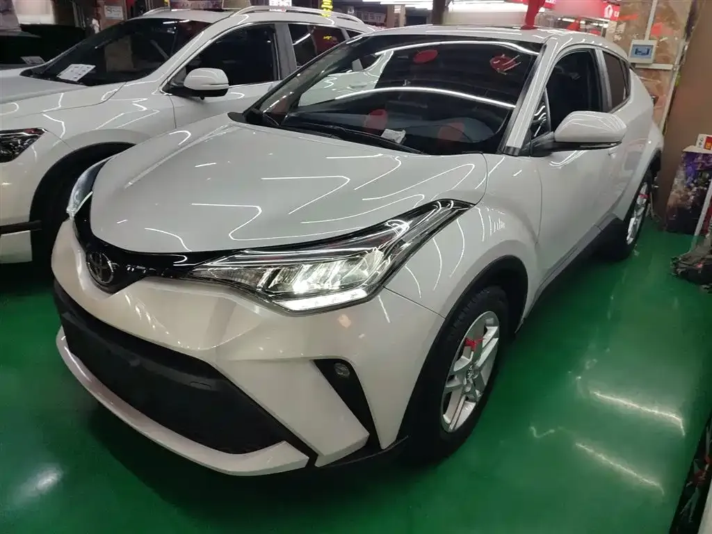 Toyota C-HR — фото 1