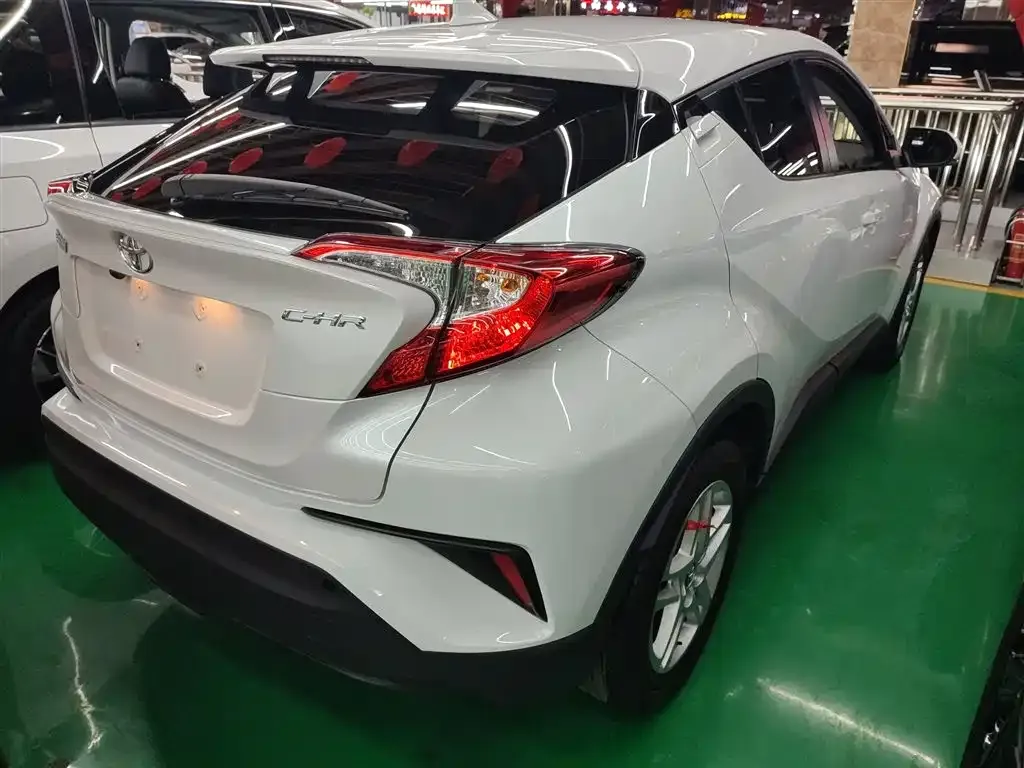Toyota C-HR — фото 8