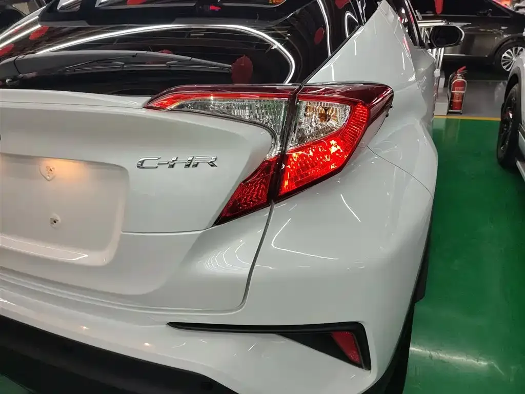 Toyota C-HR — фото 10