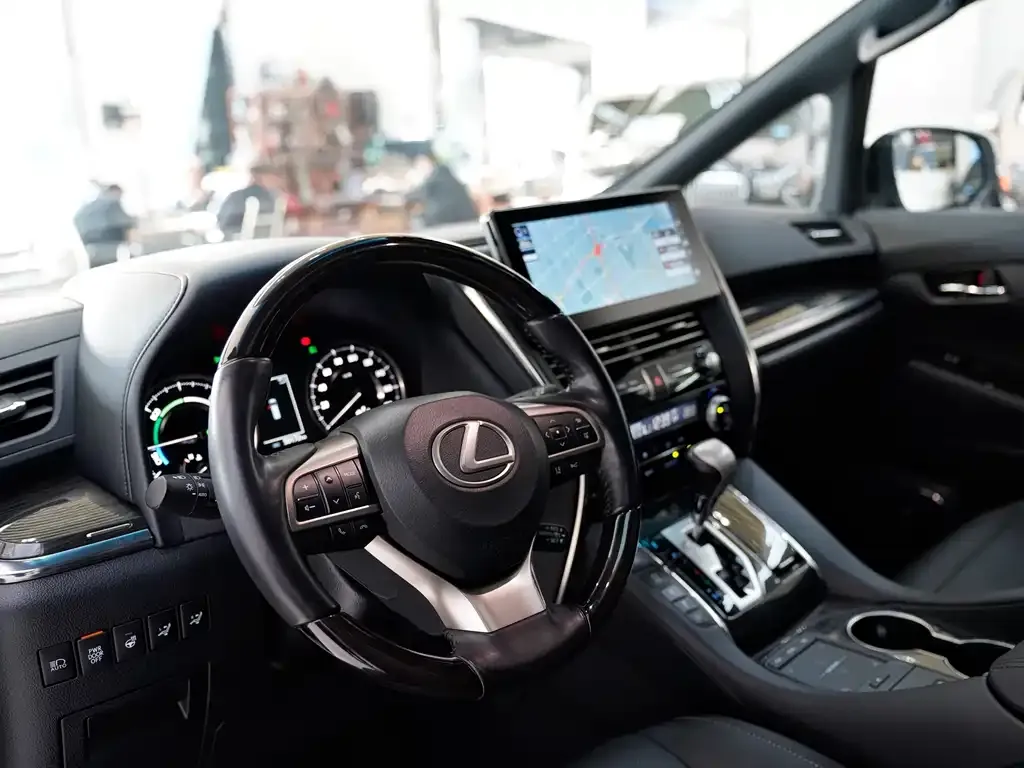 Lexus LM — фото 7