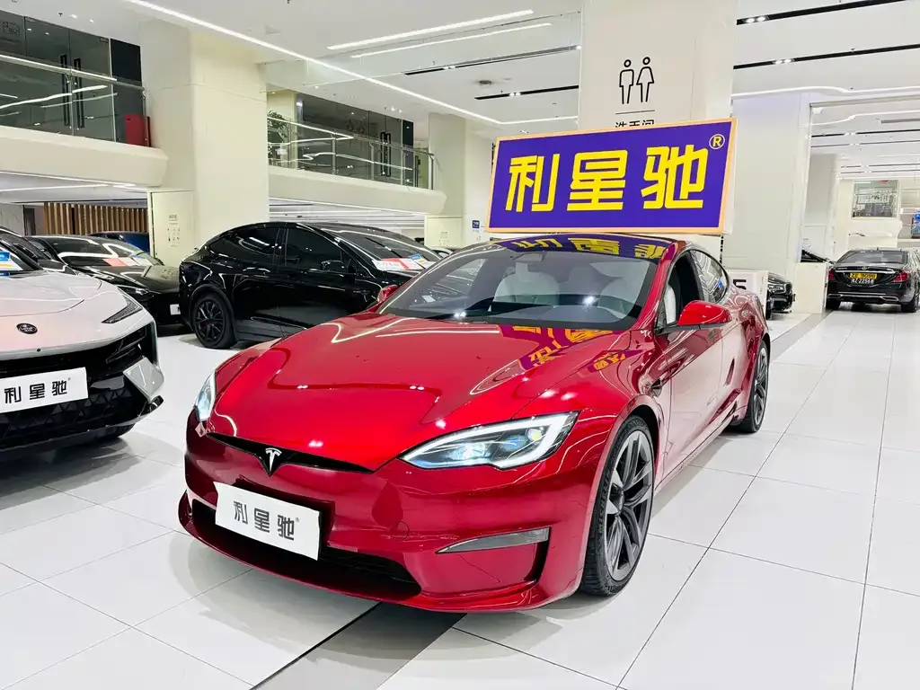 Tesla Model S — фото 1