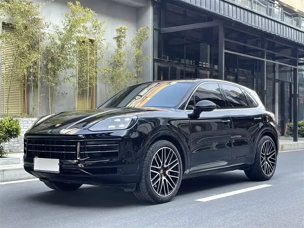 Porsche Cayenne — фото 1