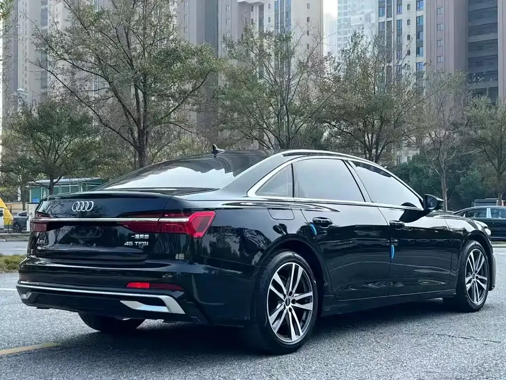Audi A6L — фото 8