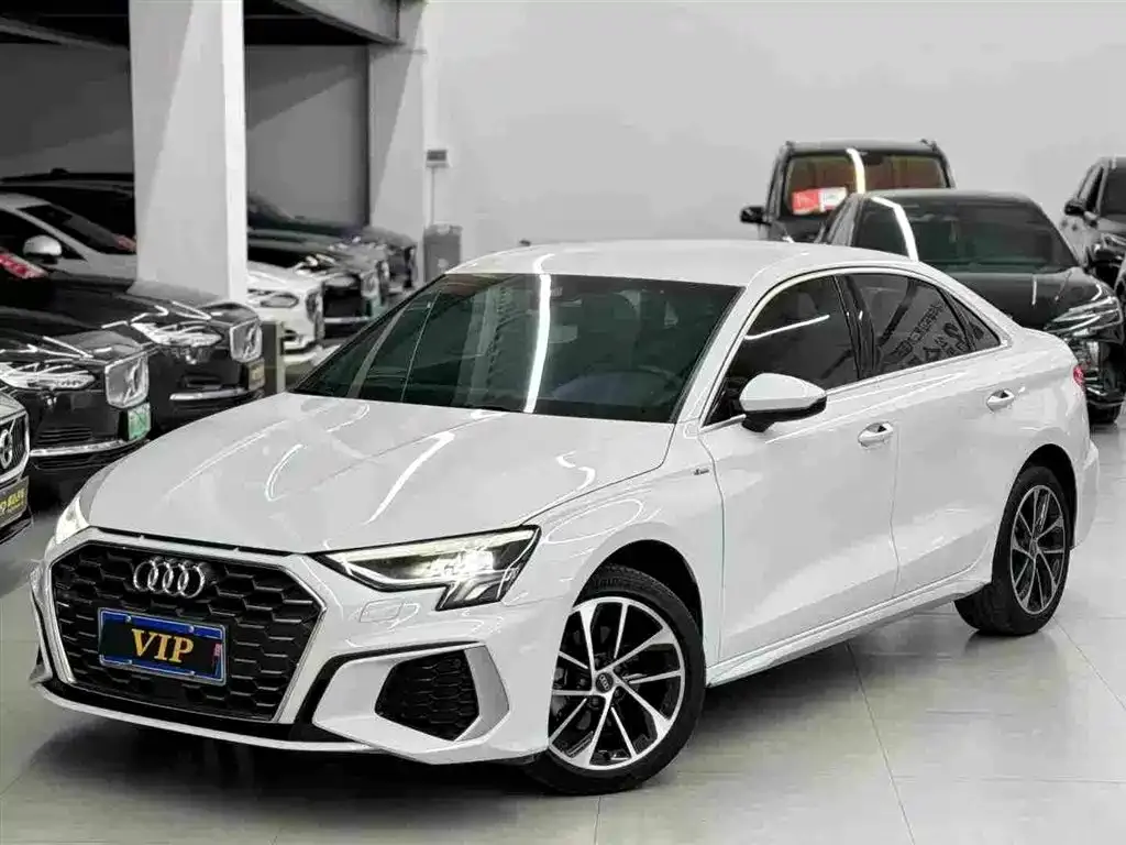 Audi A3 — фото 1