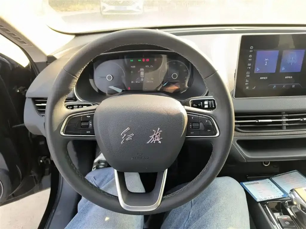 Hongqi E-QM5 — фото 3