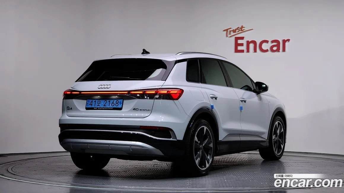 Audi Q4 e-tron — фото 2