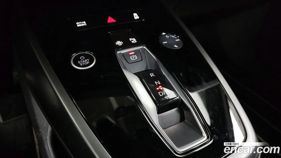 Audi Q4 e-tron — фото 10