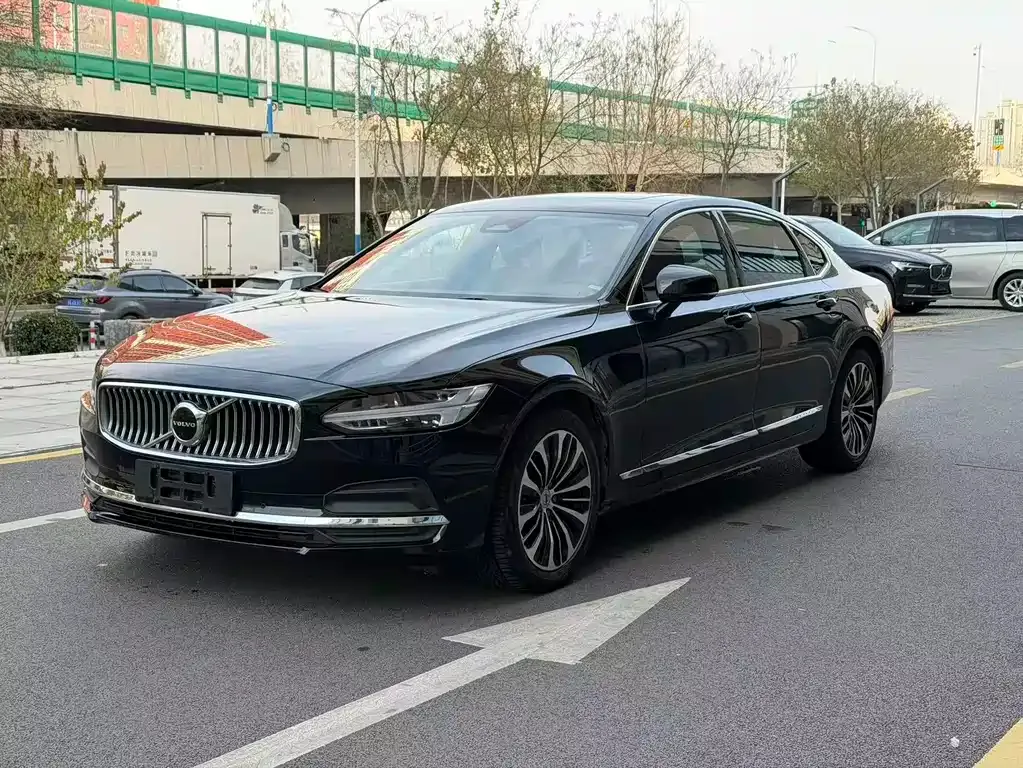 Volvo S90 — фото 1