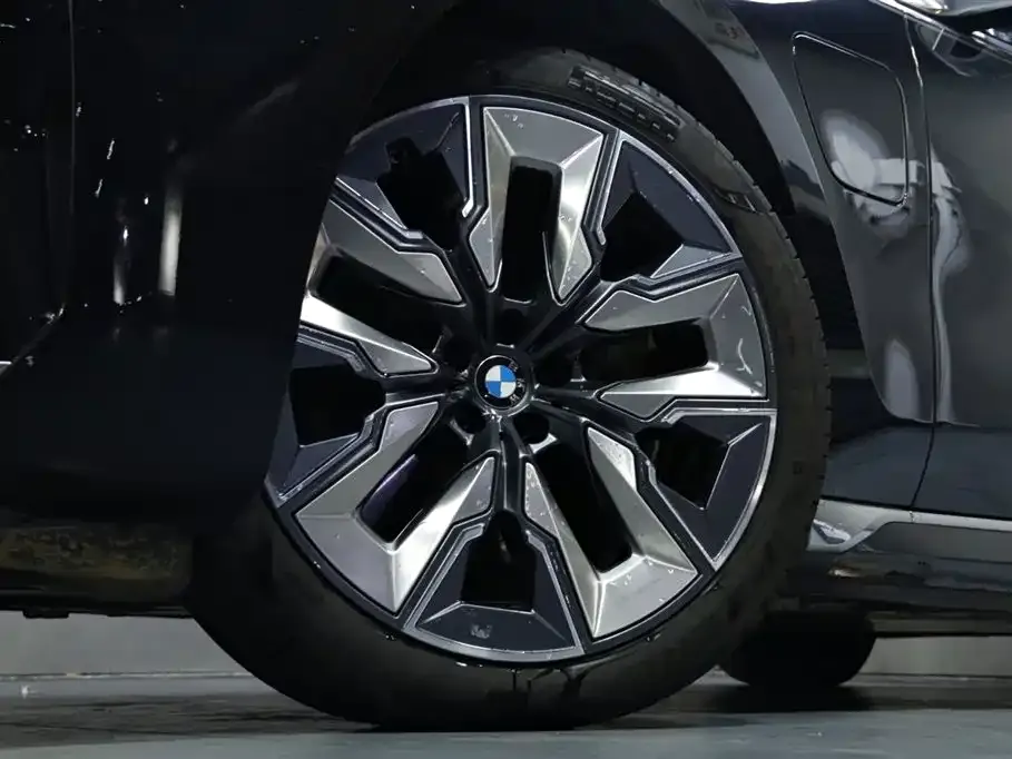 BMW i7 — фото 2