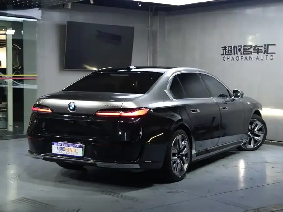 BMW i7 — фото 7
