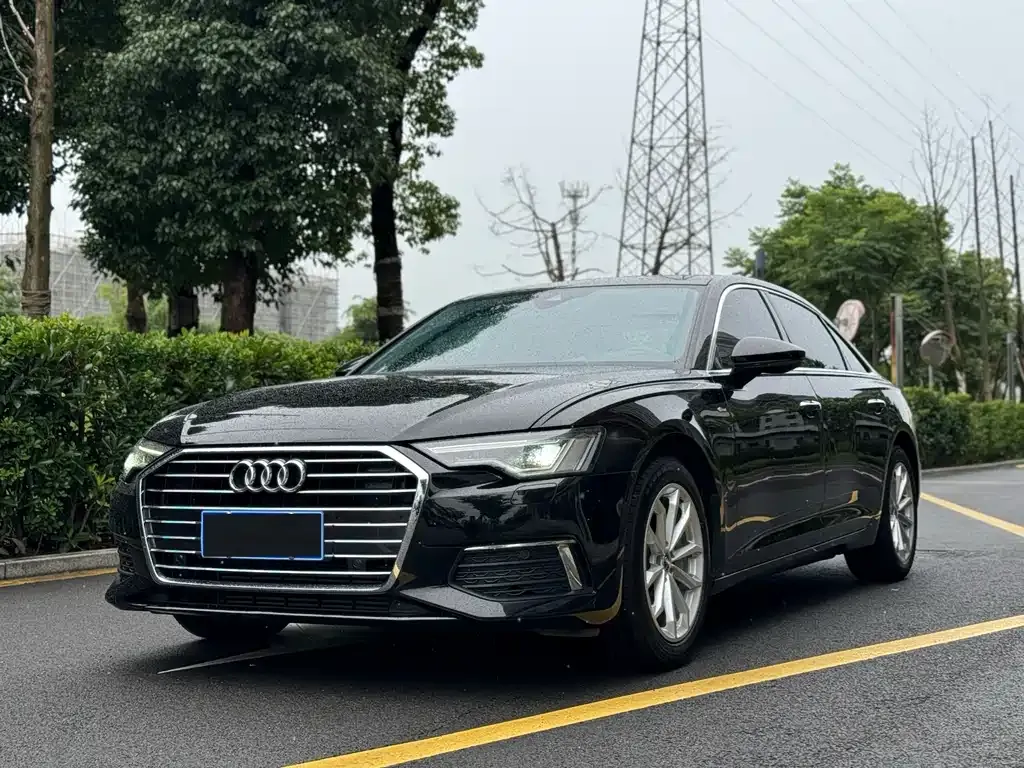 Audi A6L — фото 1