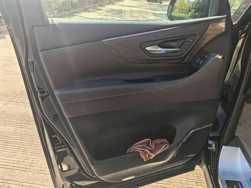 Toyota Vellfire — фото 6