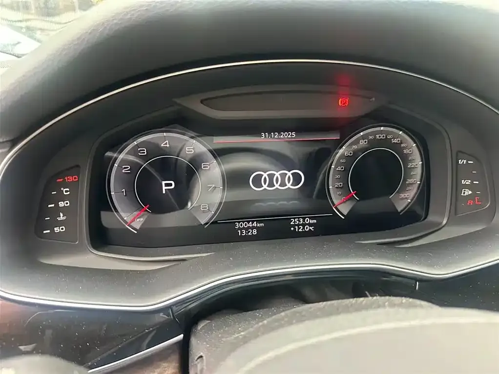 Audi Q7 — фото 6