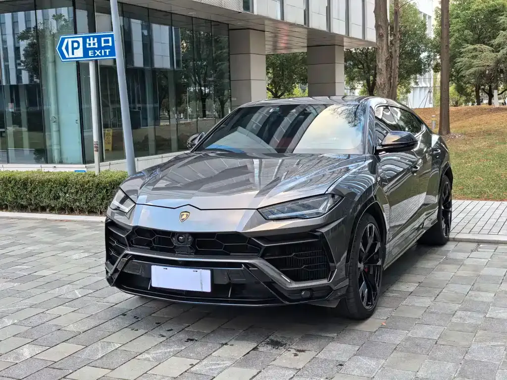 Lamborghini Urus — фото 1