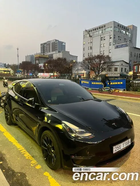 Tesla Model Y — фото 1