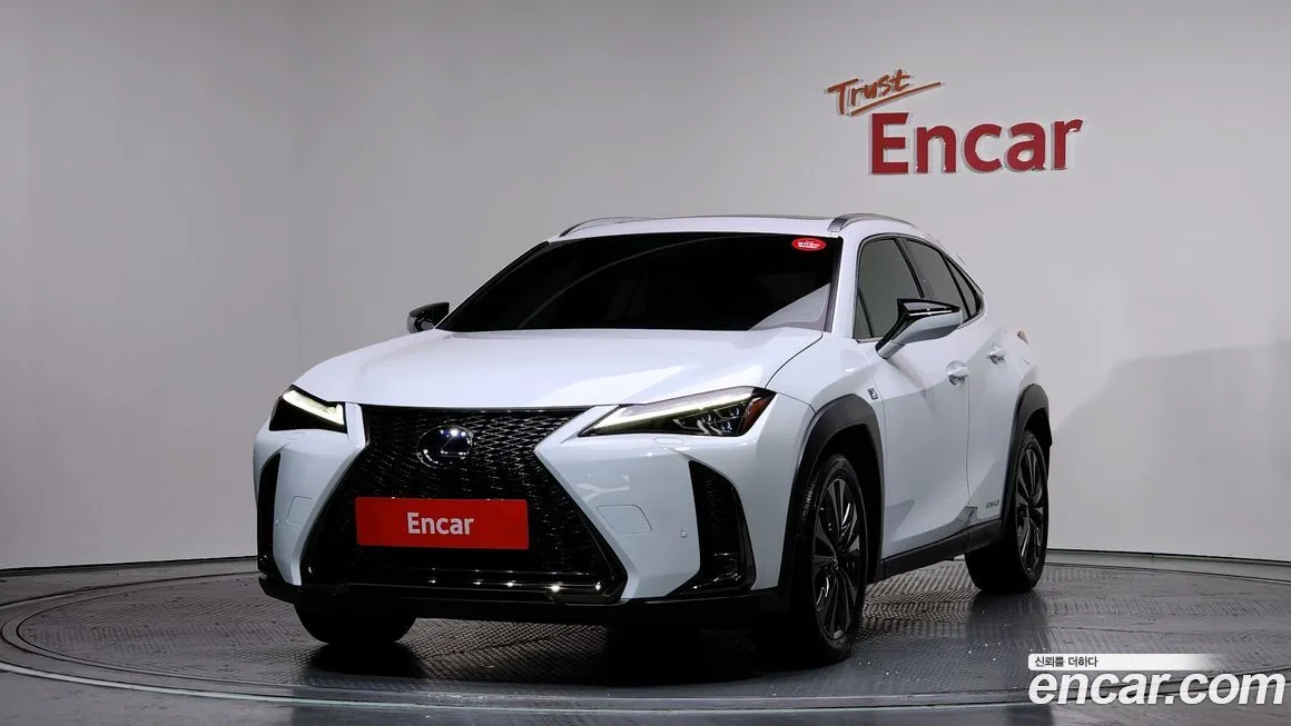 Lexus UX — фото 1