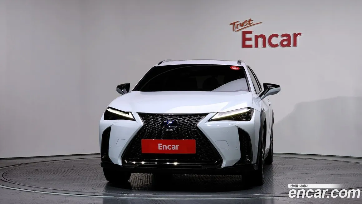 Lexus UX — фото 3